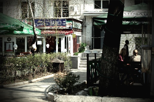 girls-at-cafe