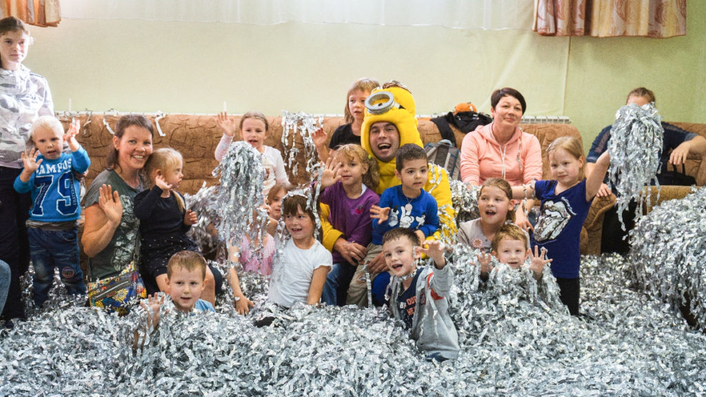 Russian families and a minion in tinsel